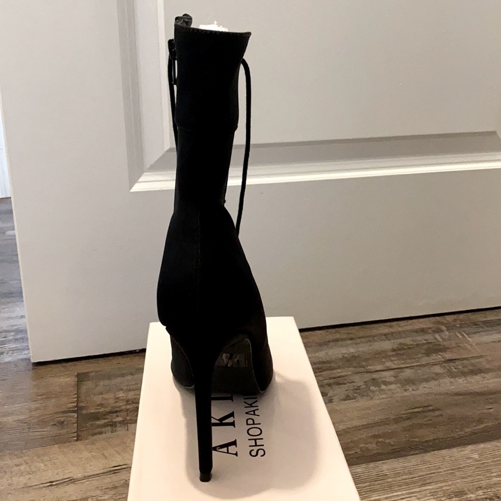Heels - Picture 3 of 3
